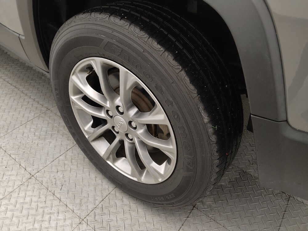 2020 Jeep Cherokee in San Antonio, TX 78238 - 18087000 31