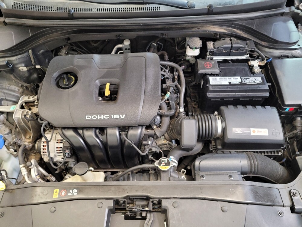 2018 Hyundai Elantra in Columbus, OH 43228 - 18087006 30