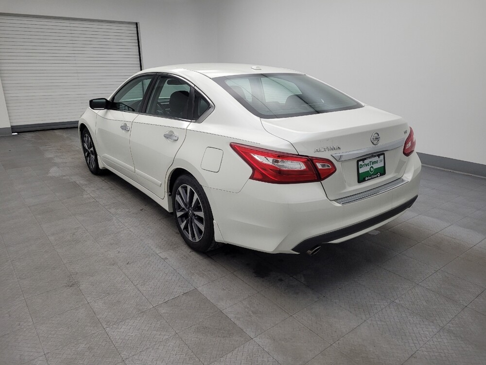 2017 Nissan Altima in Columbus, OH 43231 - 18087008 5