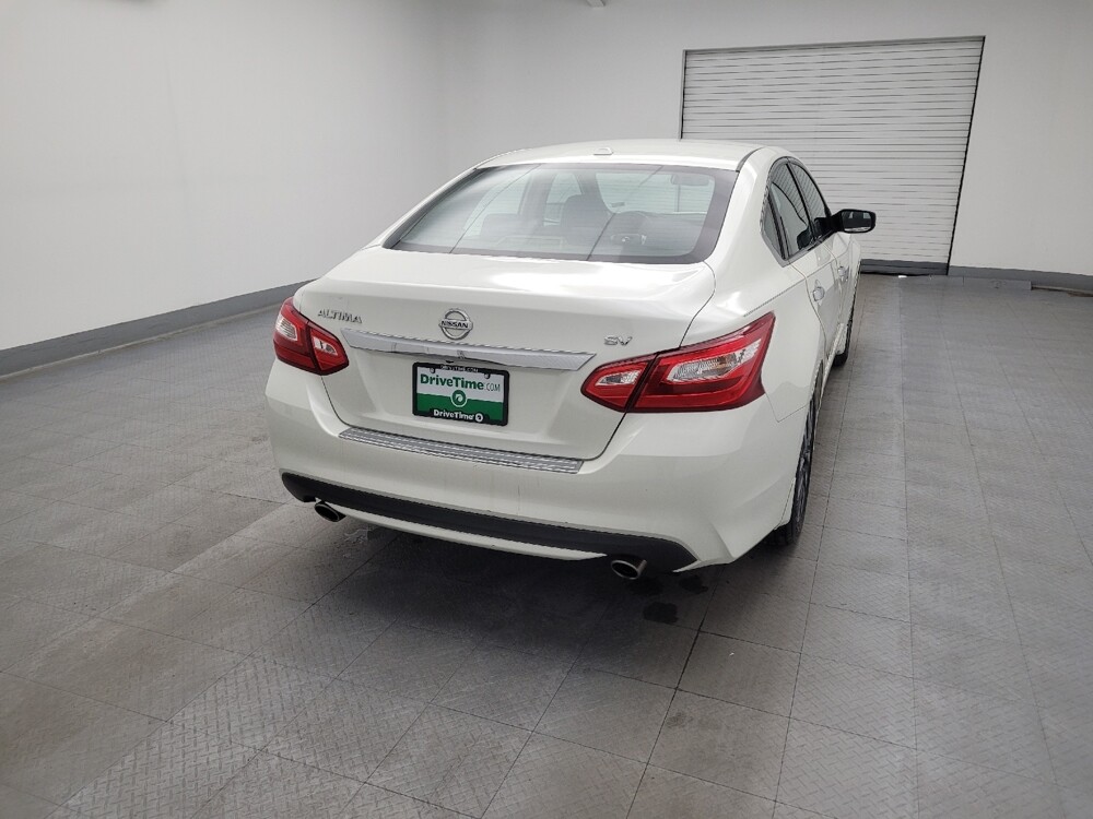 2017 Nissan Altima in Columbus, OH 43231 - 18087008 7