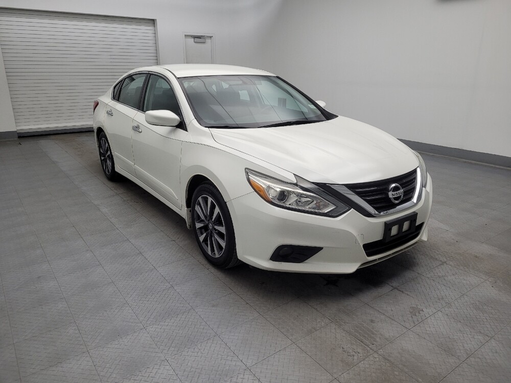 2017 Nissan Altima in Columbus, OH 43231 - 18087008 13