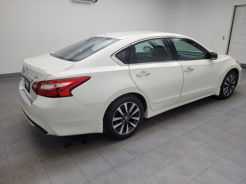 2017 Nissan Altima in Columbus, OH 43231 - 18087008 10