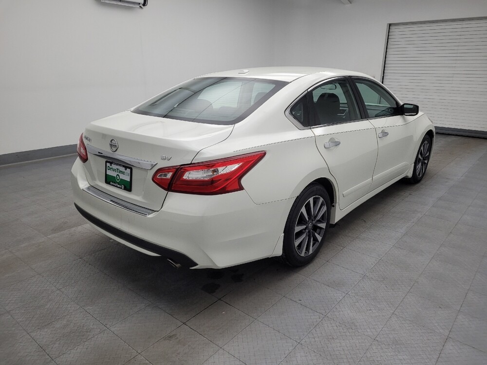 2017 Nissan Altima in Columbus, OH 43231 - 18087008 9