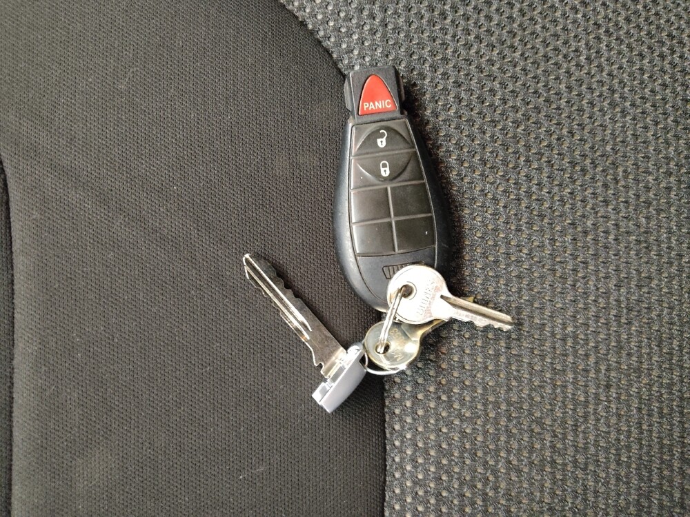 2019 Jeep Cherokee in Gladstone, MO 64118 - 18087029 32