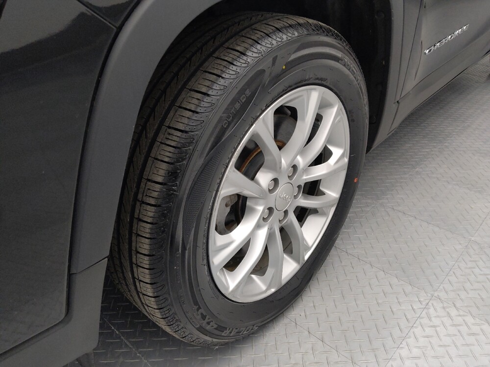 2019 Jeep Cherokee in Gladstone, MO 64118 - 18087029 31