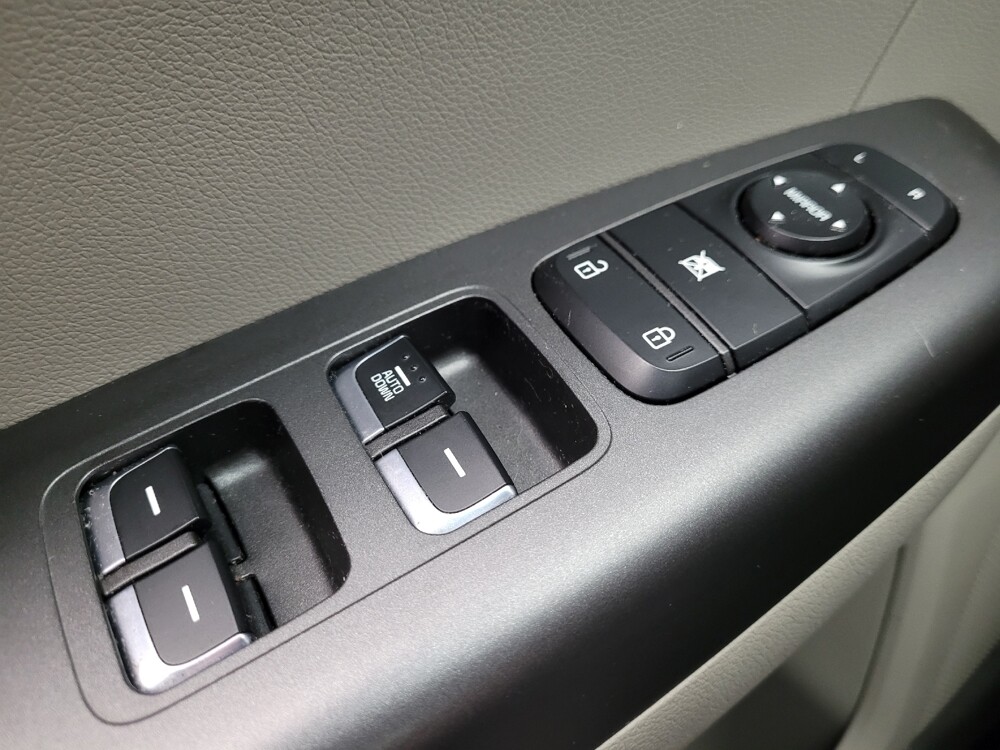 2019 Kia Sportage in Taylor, MI 48180 - 18087042 27