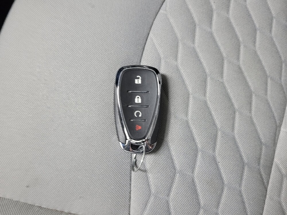 2018 Chevrolet Equinox in Pittsburgh, PA 15236 - 18087059 32