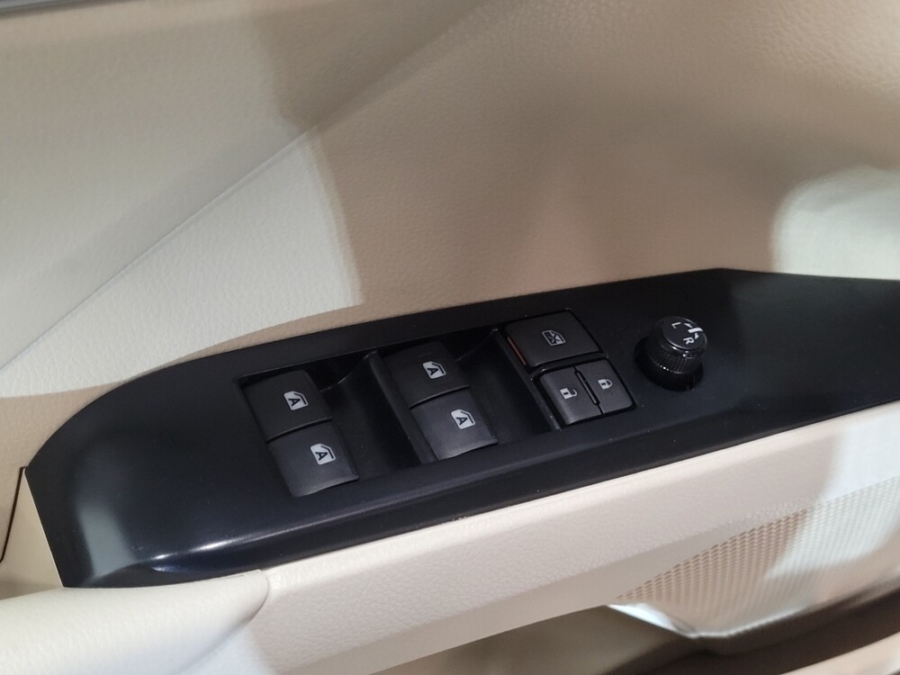 2018 Toyota Camry in New Castle, DE 19720 - 18087063 27
