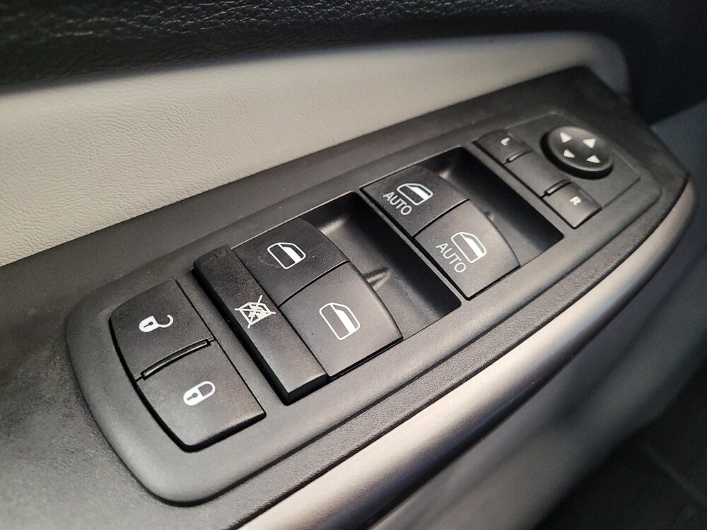 2020 Jeep Cherokee in Louisville, KY 40258 - 18087066 27