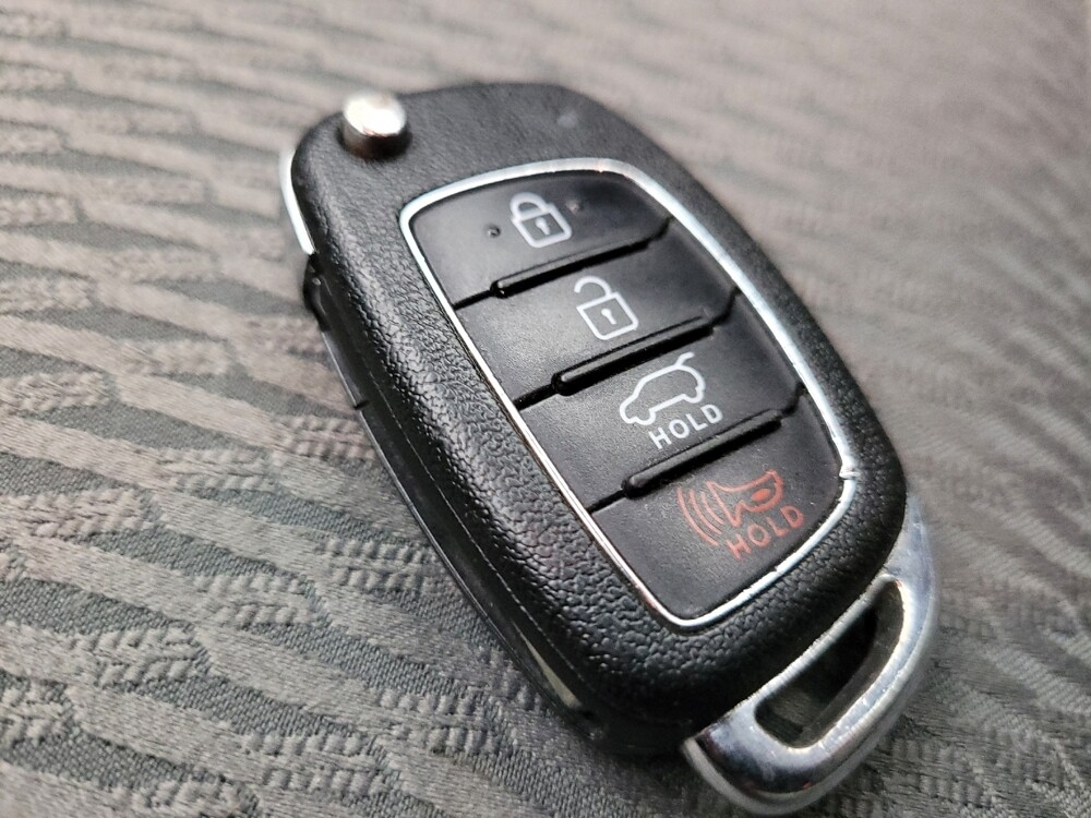 2017 Hyundai Santa Fe in Glendale, AZ 85301 - 18087074 32