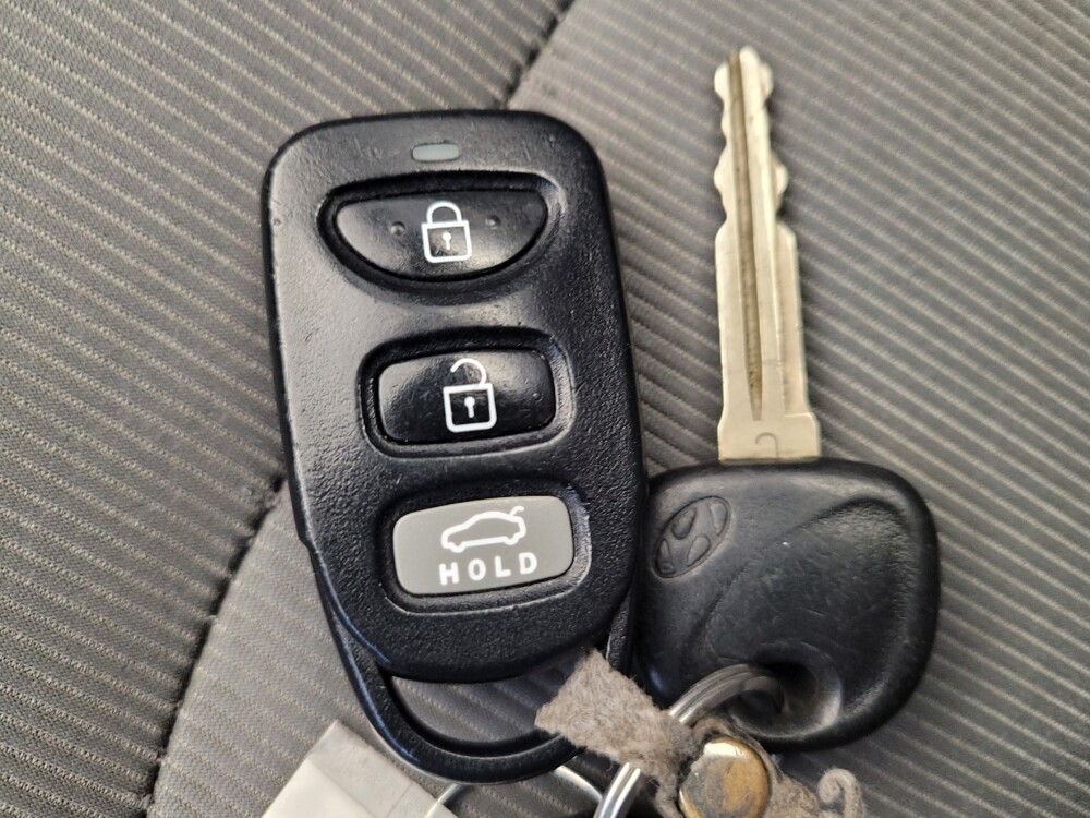 2017 Hyundai Elantra in Columbus, OH 43228 - 18087100 32