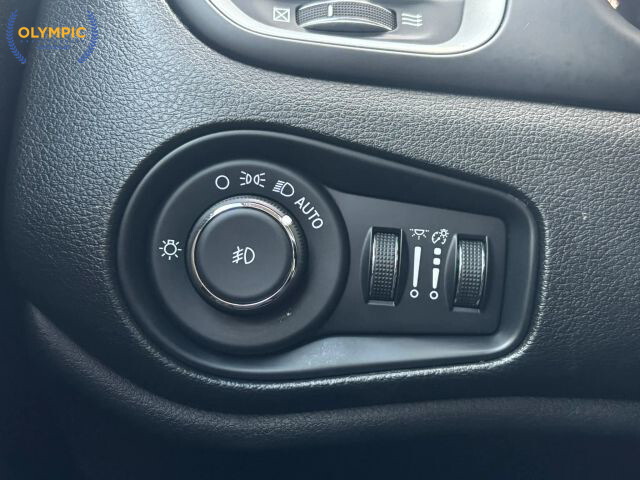 2018 Jeep Renegade in Decatur, GA 30032 - 18087128 31