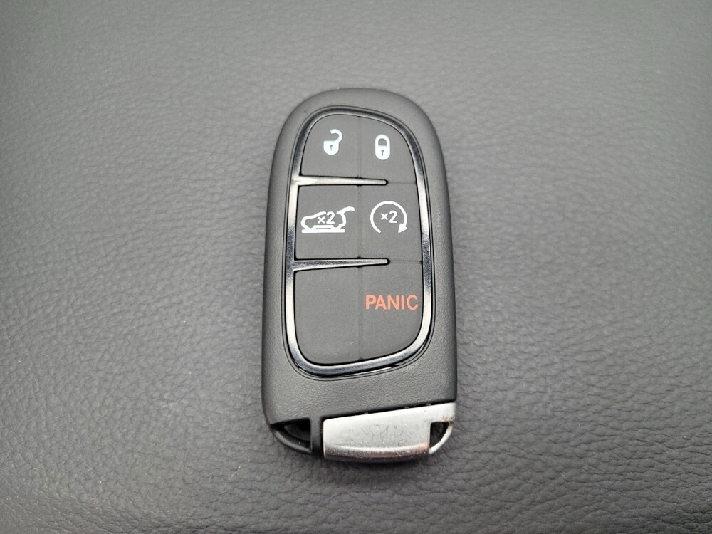 2020 Jeep Cherokee in Las Vegas, NV 89102 - 18087160 32