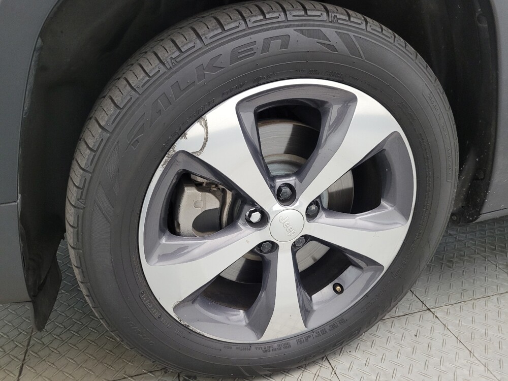 2019 Jeep Cherokee in Chandler, AZ 85225 - 18087177 31