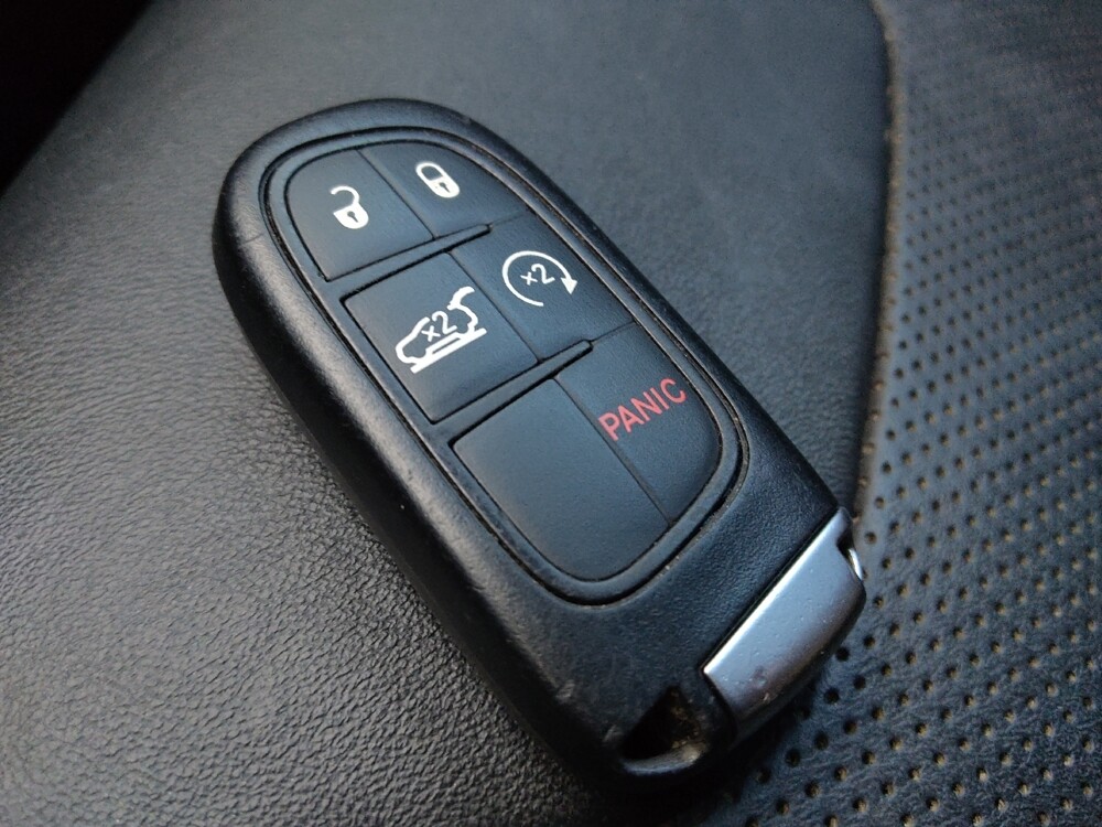 2019 Jeep Cherokee in Chandler, AZ 85225 - 18087177 32