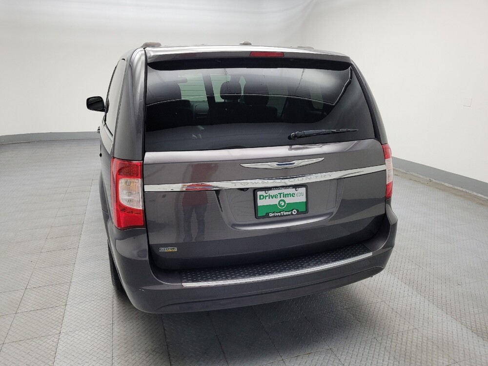 2016 Chrysler Town & Country in Midlothian, IL 60445 - 18087291 6