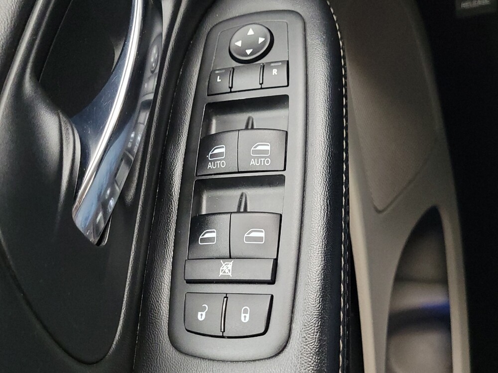 2016 Chrysler Town & Country in Midlothian, IL 60445 - 18087291 27