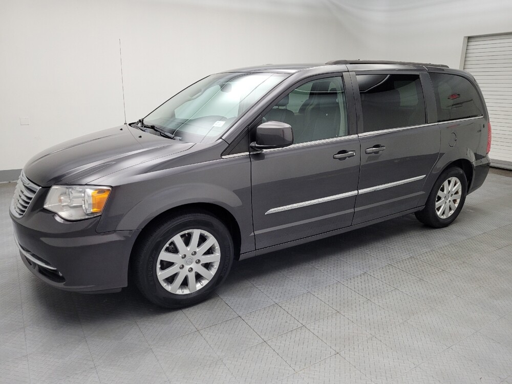 2016 Chrysler Town & Country in Midlothian, IL 60445 - 18087291 2