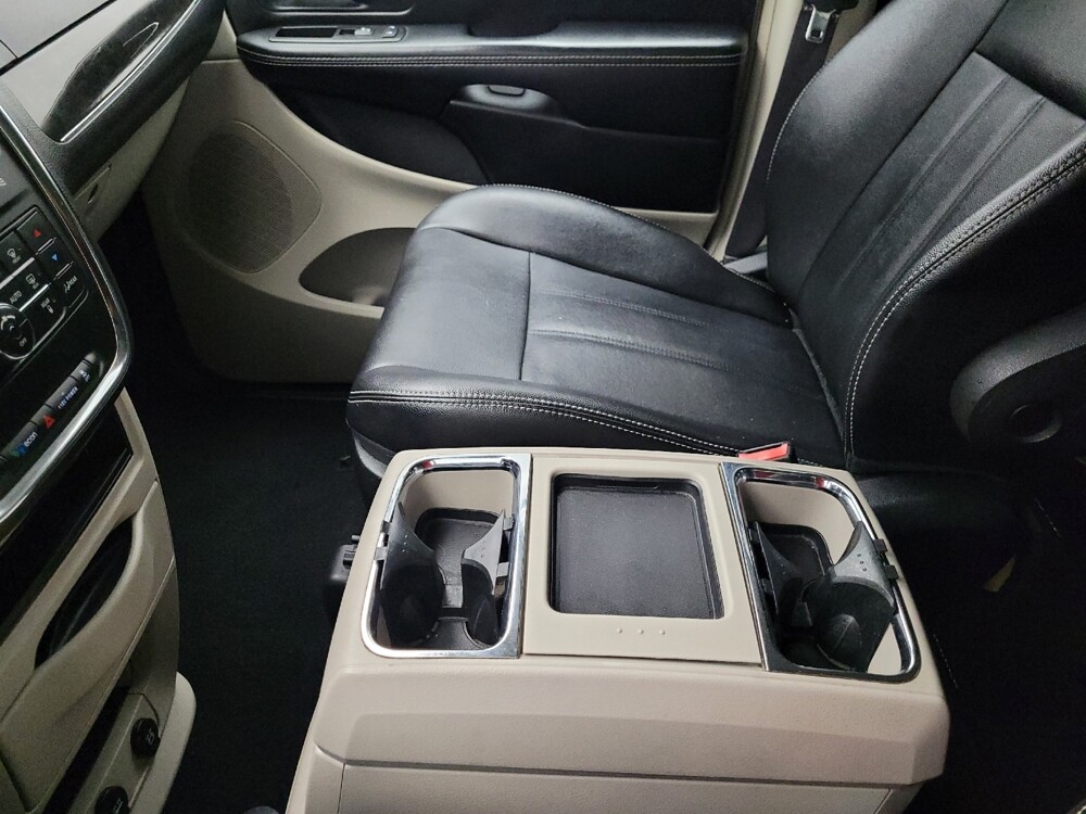 2016 Chrysler Town & Country in Midlothian, IL 60445 - 18087291 26