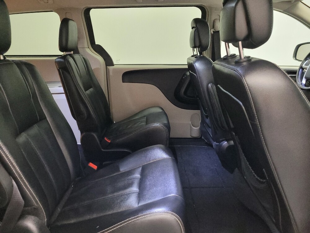2016 Chrysler Town & Country in Midlothian, IL 60445 - 18087291 19