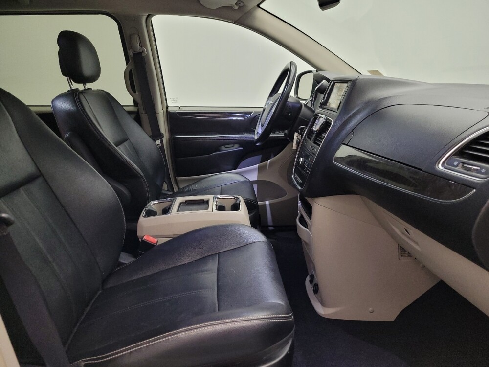 2016 Chrysler Town & Country in Midlothian, IL 60445 - 18087291 21