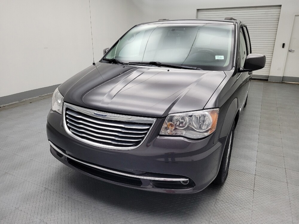 2016 Chrysler Town & Country in Midlothian, IL 60445 - 18087291 15