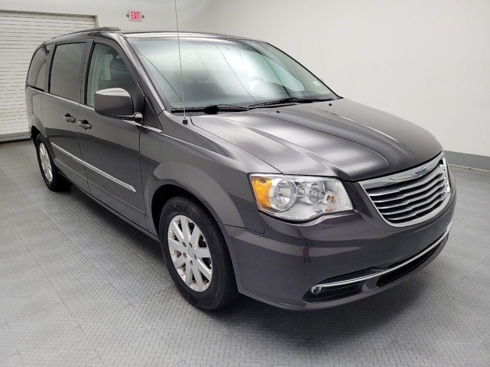 2016 Chrysler Town & Country in Midlothian, IL 60445 - 18087291 13