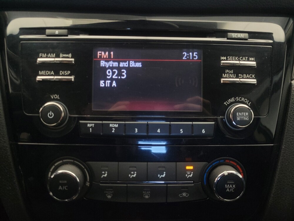 2018 Nissan Rogue Sport in Indianapolis, IN 46222 - 18087308 25