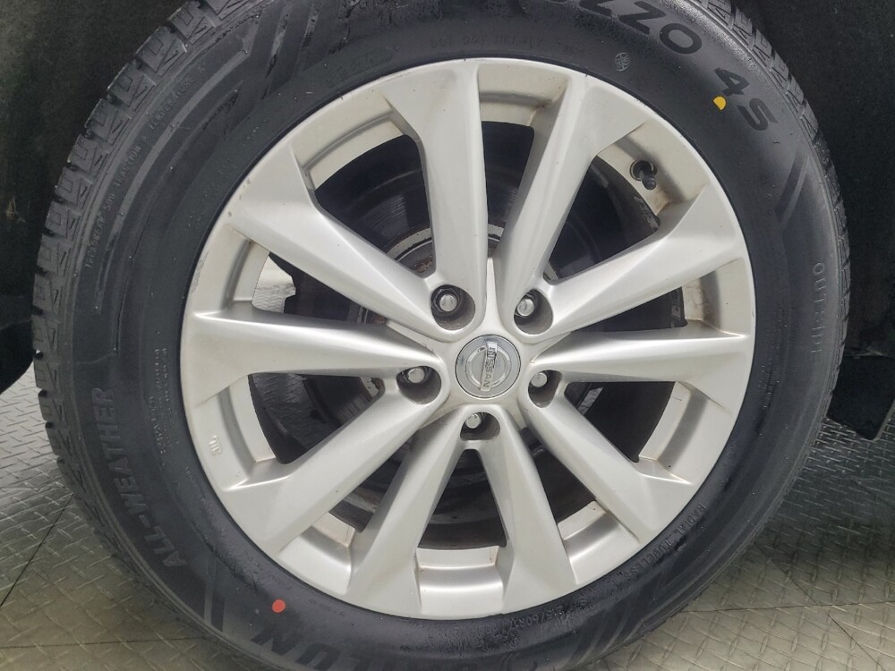 2018 Nissan Rogue Sport in Indianapolis, IN 46222 - 18087308 31