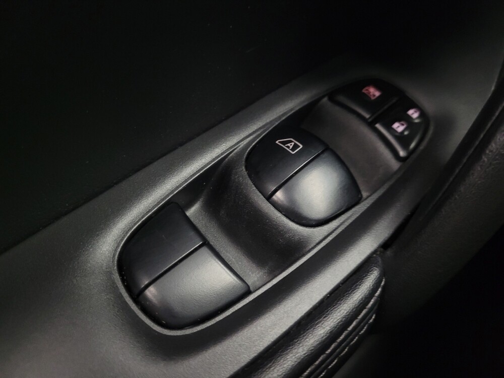 2018 Nissan Rogue Sport in Indianapolis, IN 46222 - 18087308 27