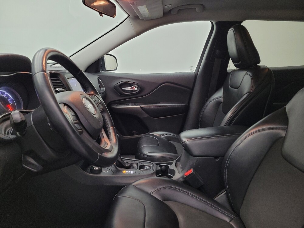 2019 Jeep Cherokee in Fairfield, OH 45014 - 18087318 17