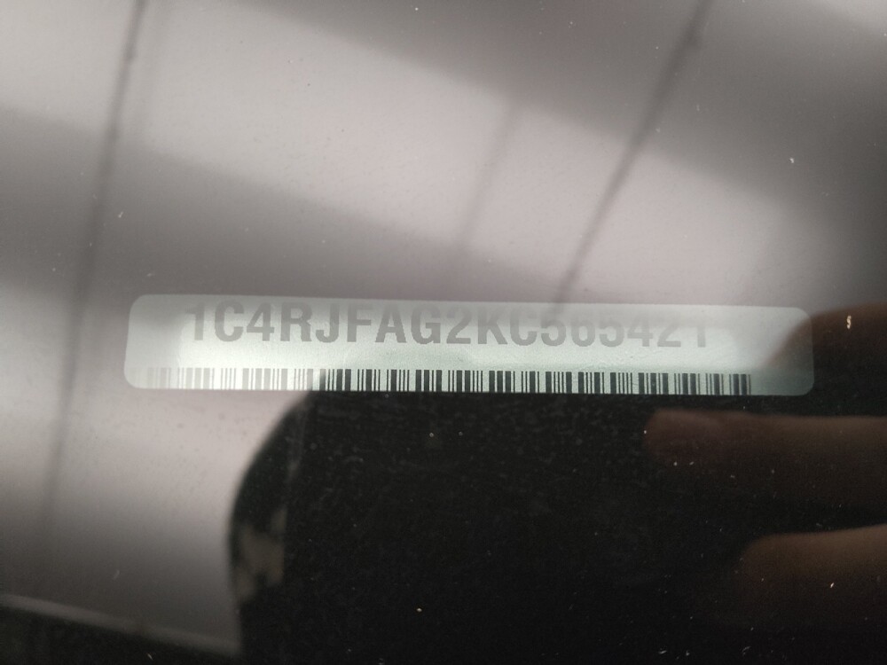 2019 Jeep Grand Cherokee in Des Moines, IA 50310 - 18087322 33