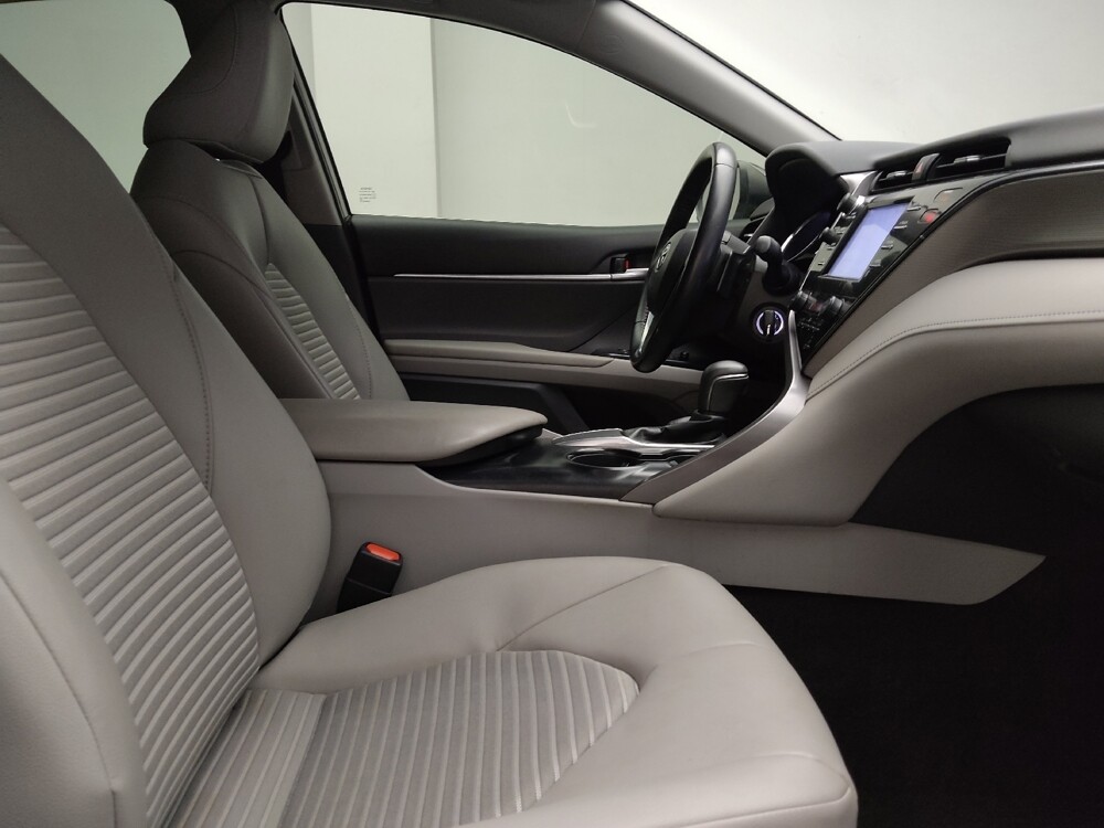 2019 Toyota Camry in Taylor, MI 48180 - 18087328 21