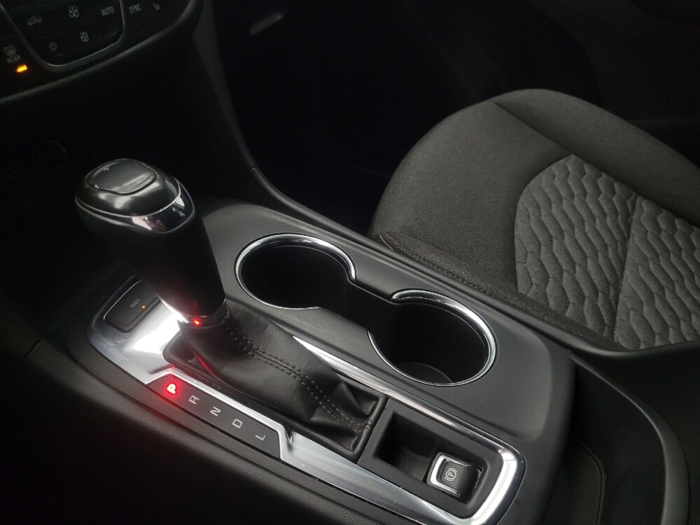 2019 Chevrolet Equinox in Indianapolis, IN 46222 - 18087332 26