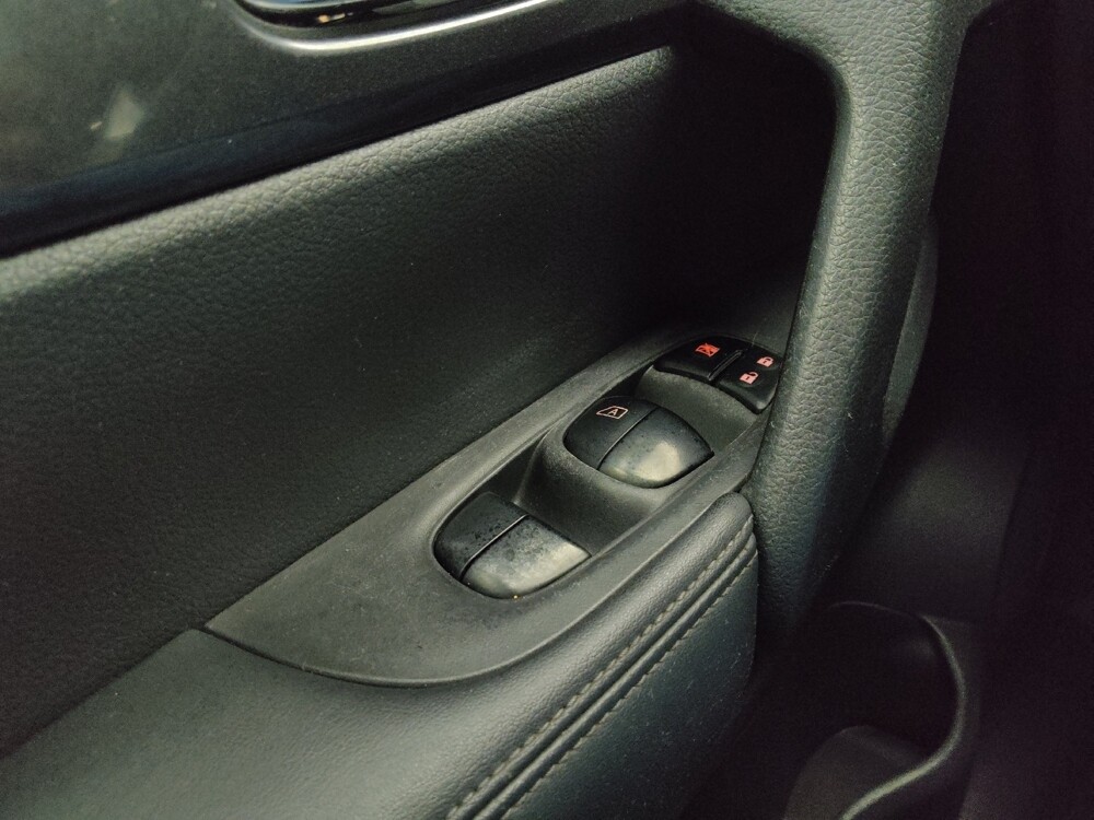 2018 Nissan Rogue in Des Moines, IA 50310 - 18087342 27