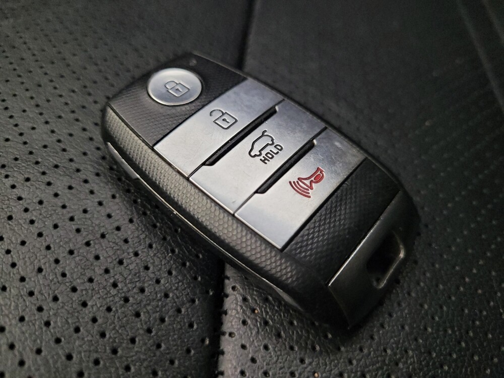 2017 Kia Sorento in Chandler, AZ 85225 - 18087371 32