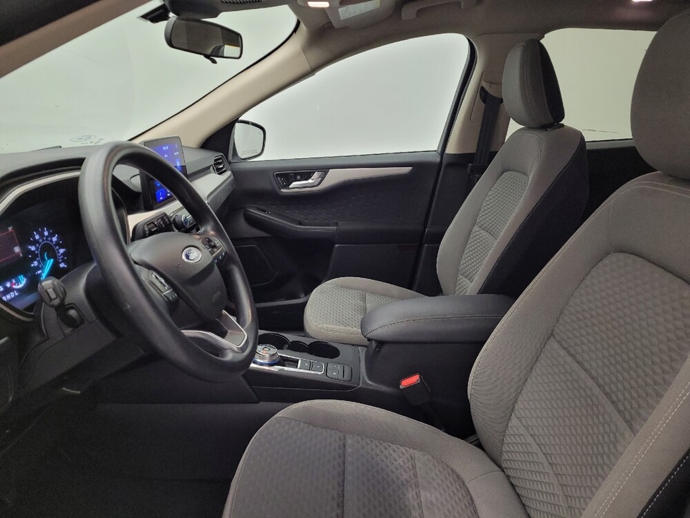 2020 Ford Escape in Cincinnati, OH 45255 - 18087378 17