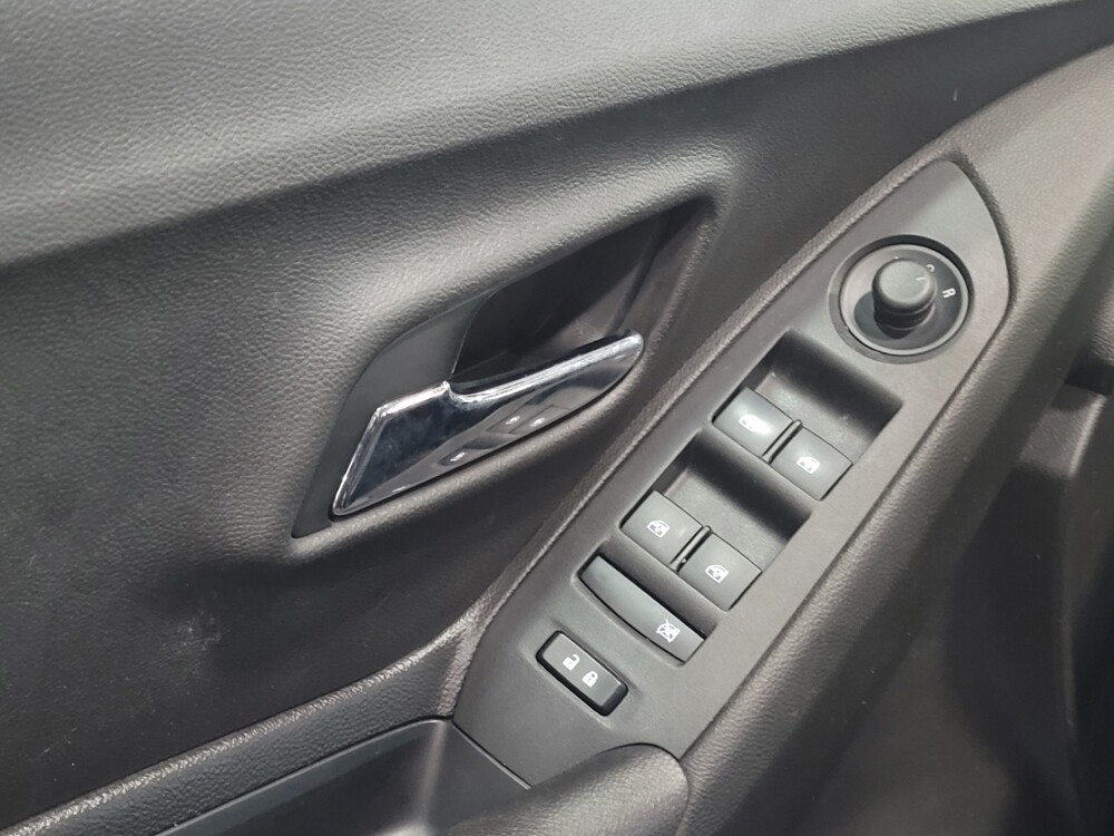 2018 Chevrolet Trax in Newport News, VA 23601 - 18087382 27