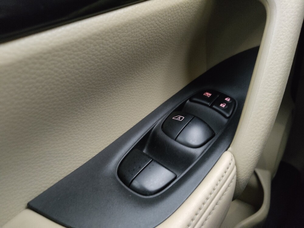 2017 Nissan Rogue in Des Moines, IA 50310 - 18087387 27