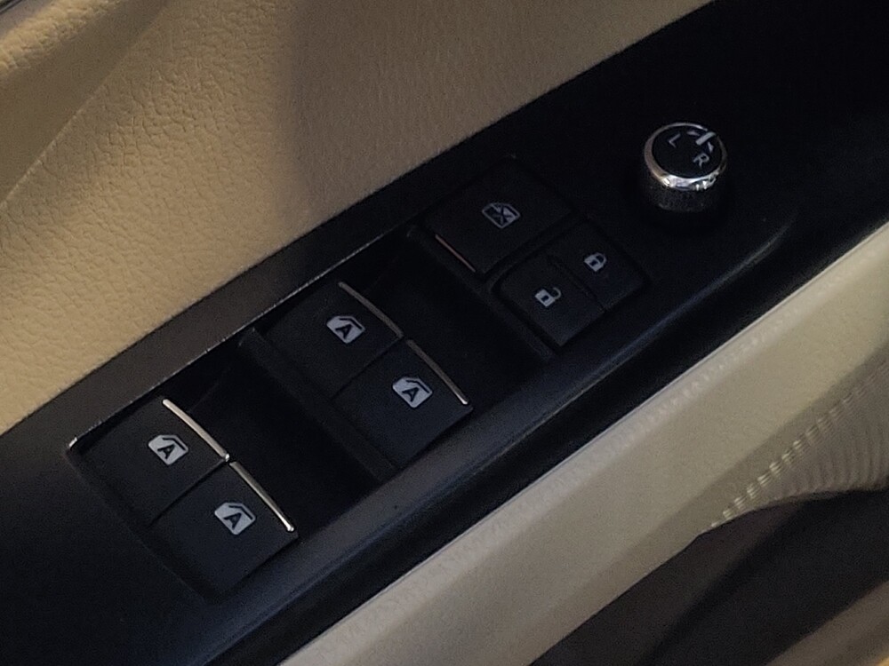 2019 Toyota Camry in Mobile, AL 36606 - 18087389 27