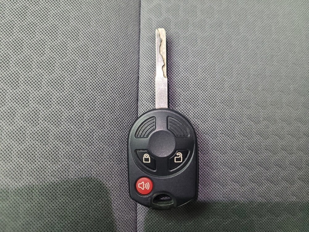 2018 Ford Escape in Taylor, MI 48180 - 18087402 32