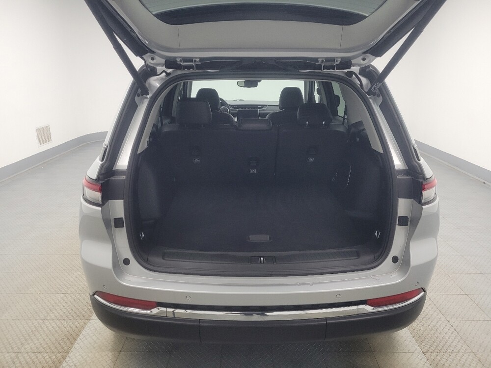 2022 Jeep Grand Cherokee in Indianapolis, IN 46219 - 18087424 29