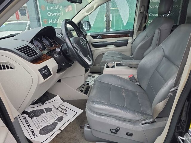 2013 Volkswagen Routan in Knoxville, TN 37912 - 18087427 7