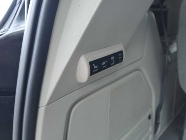 2013 Volkswagen Routan in Knoxville, TN 37912 - 18087427 19