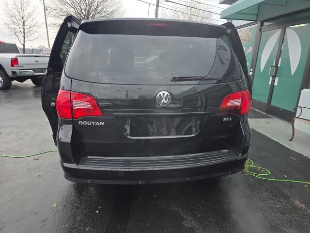 2013 Volkswagen Routan in Knoxville, TN 37912 - 18087427 18