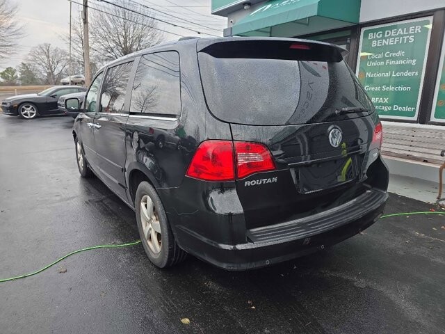2013 Volkswagen Routan in Knoxville, TN 37912 - 18087427 5