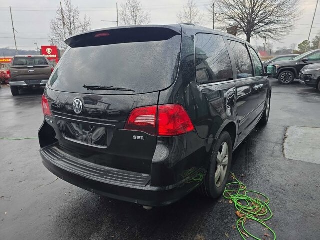 2013 Volkswagen Routan in Knoxville, TN 37912 - 18087427 4