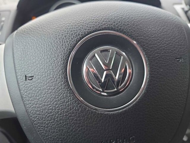 2013 Volkswagen Routan in Knoxville, TN 37912 - 18087427 9