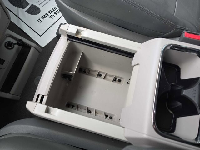 2013 Volkswagen Routan in Knoxville, TN 37912 - 18087427 12