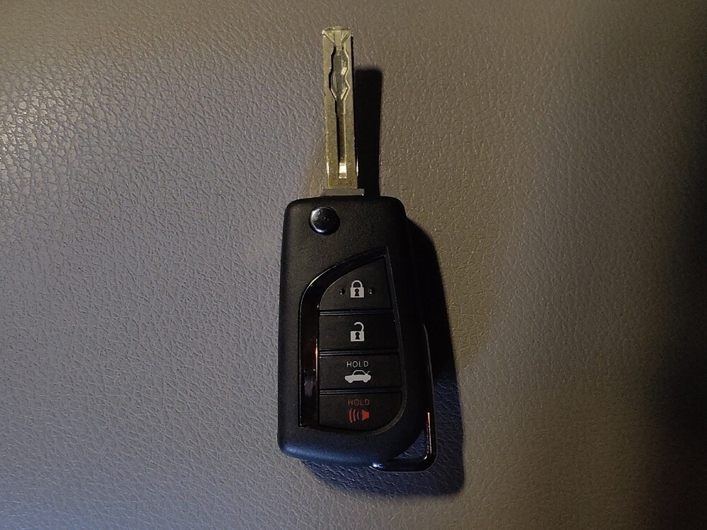 2018 Toyota Camry in Hialeah, FL 33014 - 18087484 32